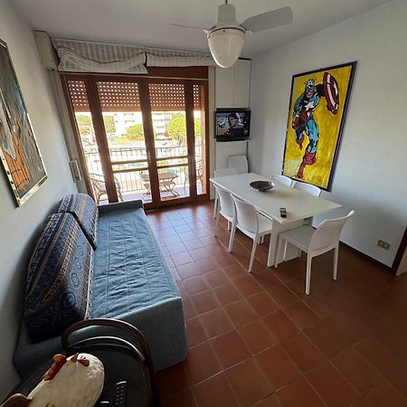 Ampio Appartamento In Centro Con Vista - Terrazze, Parcheggio Gratuito E Wi-Fi Lignano Sabbiadoro Esterno foto