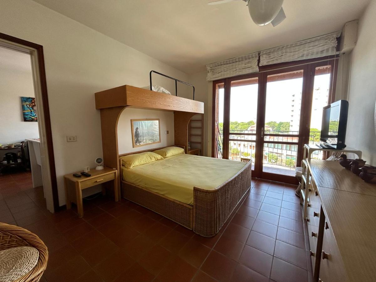 Ampio Appartamento In Centro Con Vista - Terrazze, Parcheggio Gratuito E Wi-Fi Lignano Sabbiadoro Esterno foto
